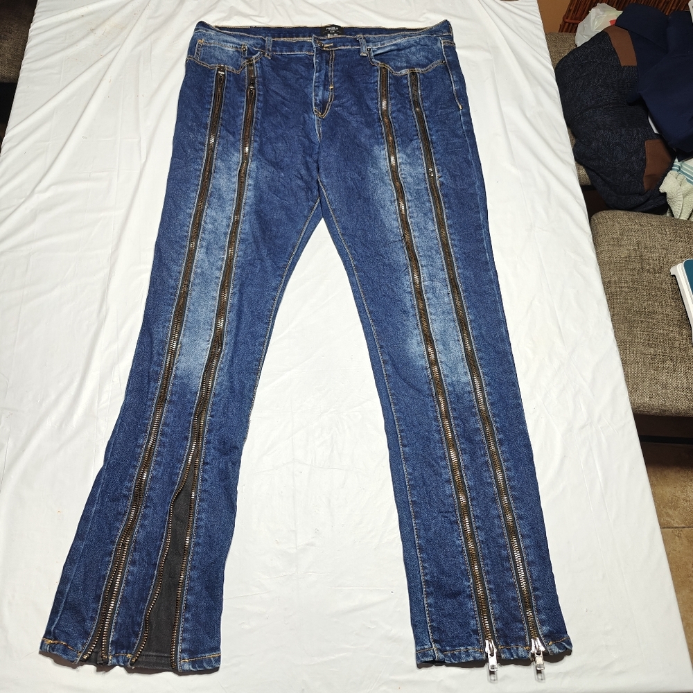Forever 21 Blue Denim Flare Jeans with Black Zipper Accents Size 38